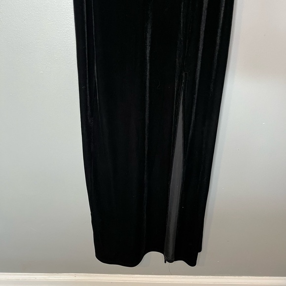 Sophia by Delicates x Vintage Elegant Velvet Gold Trimmed Slip Dress - Picture 5 of 9